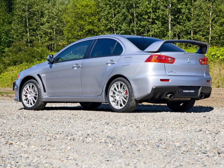  Mitsubishi Lancer Evolution X 2007 года  (фото 2 из 149)